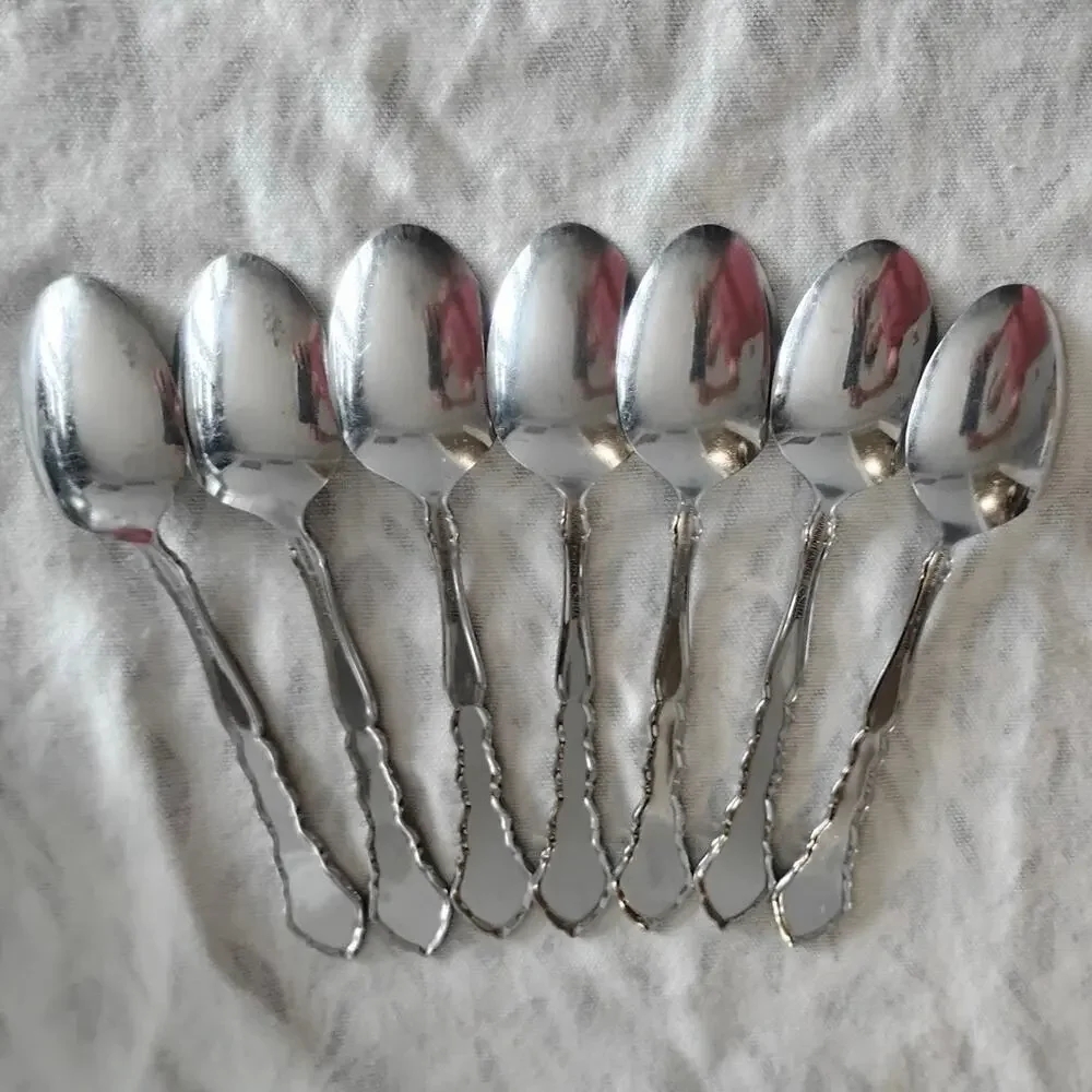 7 Oneida Community Satinique Teaspoons 6